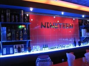 nineteen bar club hà nội