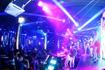 the-rooftop-bar-club-hau-giang